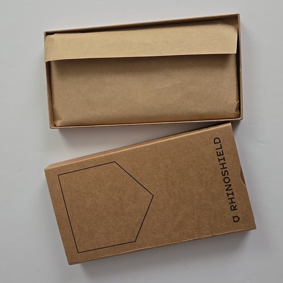 RHINOSHIELD X Snoopy Clear Case ~ iPhone 13 - Picture 4 of 4